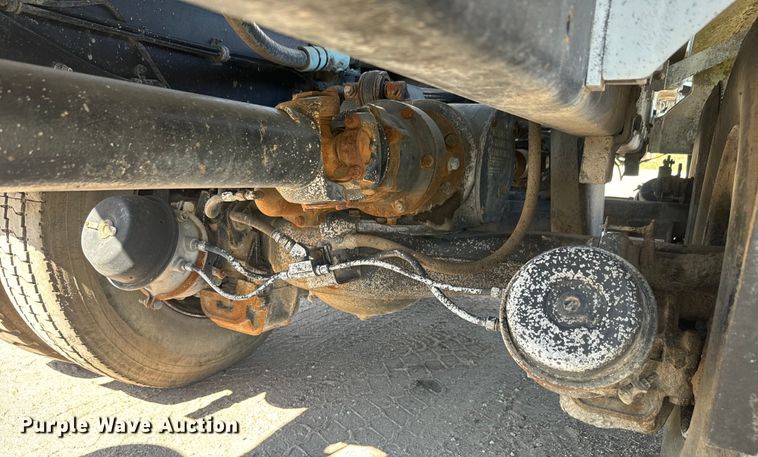 image for item DN3245 1995 Mack RD690S ready mix truck