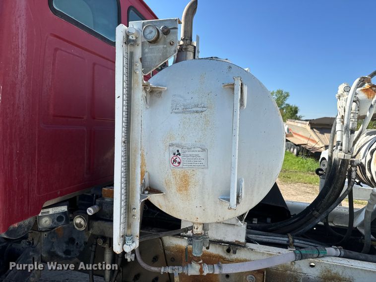 image for item DN3246 1998 Ford ready mix truck