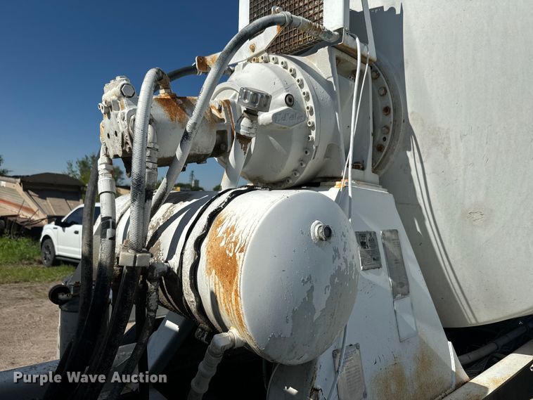 image for item DN3246 1998 Ford ready mix truck