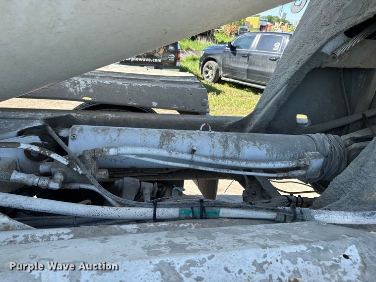 image for item DN3246 1998 Ford ready mix truck