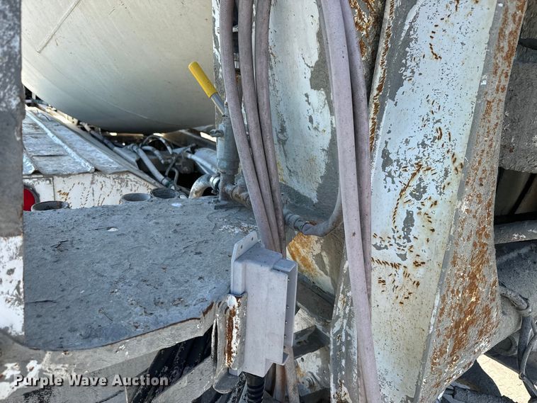 image for item DN3246 1998 Ford ready mix truck