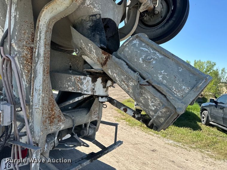 image for item DN3246 1998 Ford ready mix truck