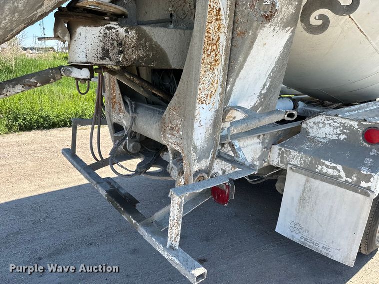 image for item DN3246 1998 Ford ready mix truck