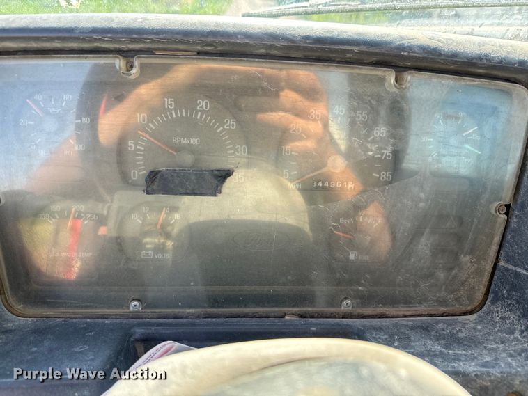 image for item DN3246 1998 Ford ready mix truck