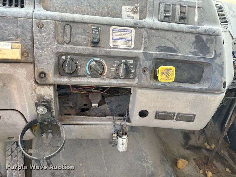 image for item DN3246 1998 Ford ready mix truck