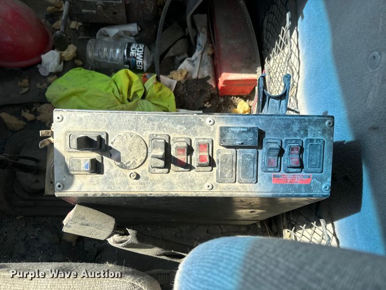 image for item DN3246 1998 Ford ready mix truck