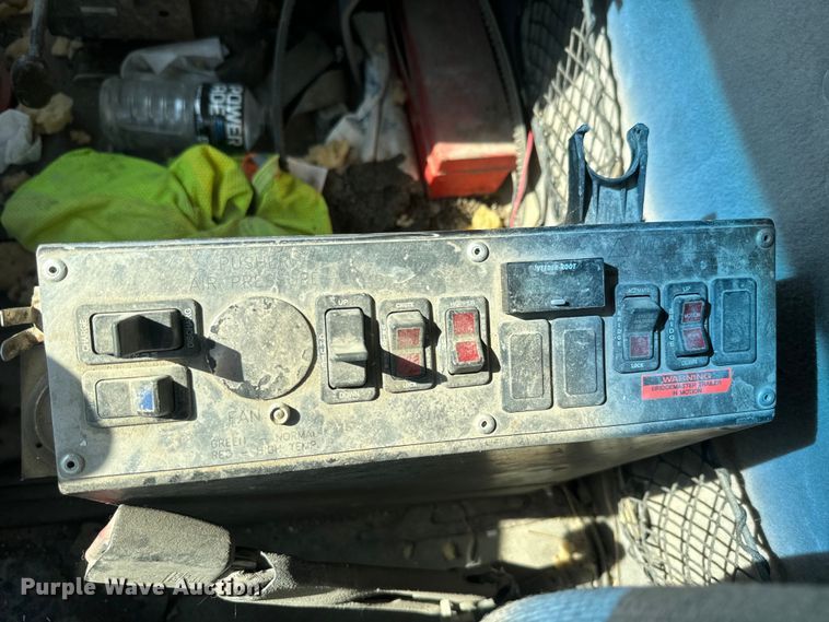 image for item DN3246 1998 Ford ready mix truck