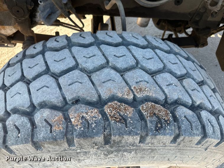 image for item DN3246 1998 Ford ready mix truck