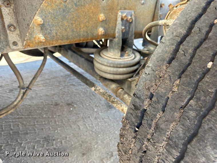 image for item DN3246 1998 Ford ready mix truck