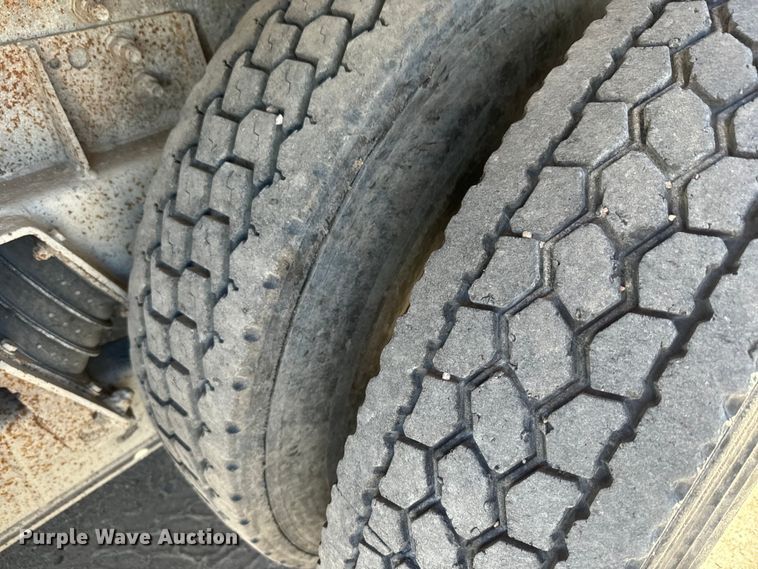 image for item DN3246 1998 Ford ready mix truck