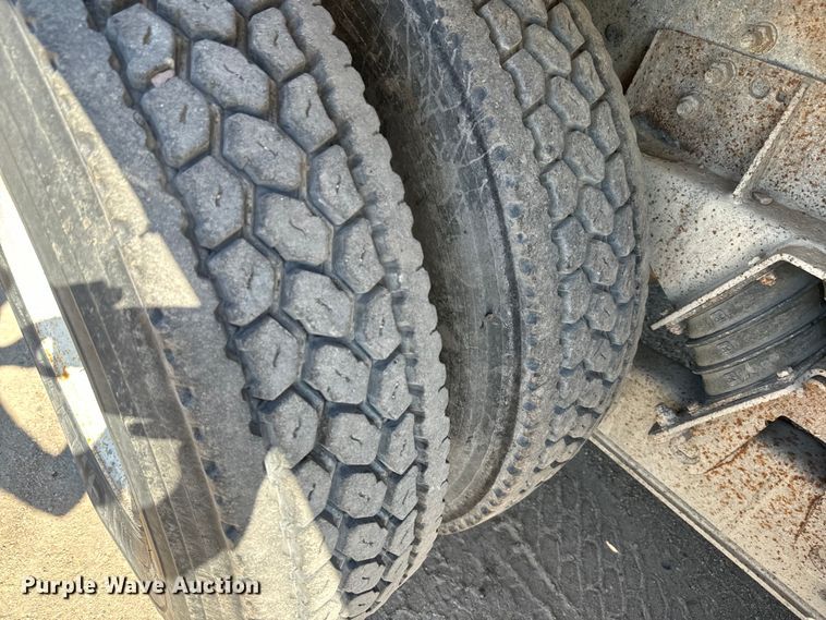 image for item DN3246 1998 Ford ready mix truck