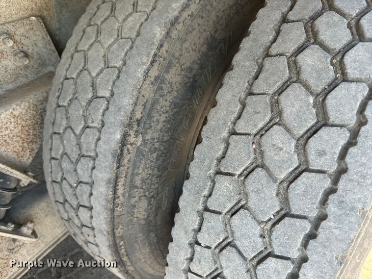 image for item DN3246 1998 Ford ready mix truck