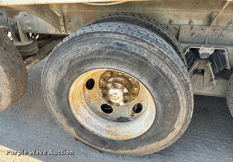 image for item DN3246 1998 Ford ready mix truck