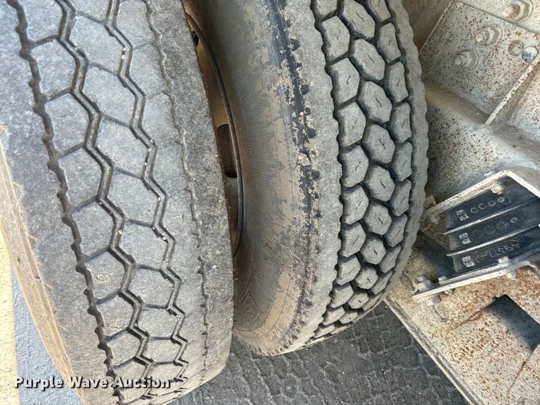 image for item DN3246 1998 Ford ready mix truck