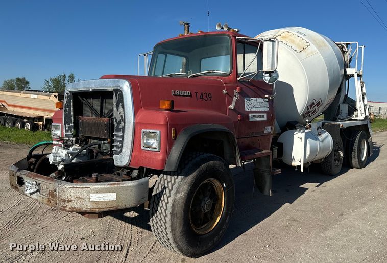 image for item DN3247 1989 Ford LT9000 ready mix truck