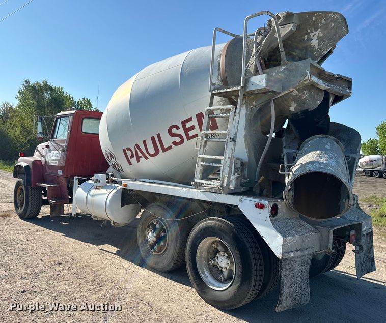 image for item DN3247 1989 Ford LT9000 ready mix truck