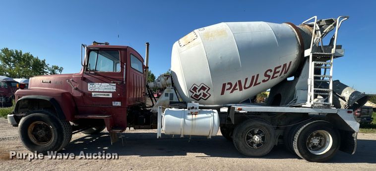 image for item DN3247 1989 Ford LT9000 ready mix truck