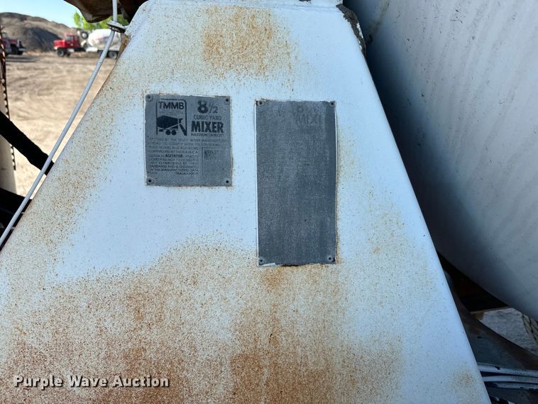 image for item DN3247 1989 Ford LT9000 ready mix truck