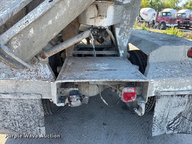image for item DN3247 1989 Ford LT9000 ready mix truck