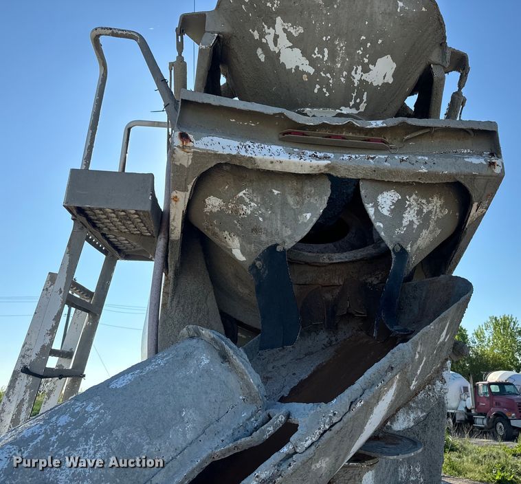 image for item DN3247 1989 Ford LT9000 ready mix truck