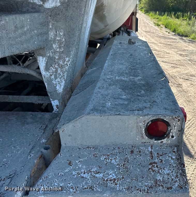 image for item DN3247 1989 Ford LT9000 ready mix truck