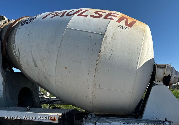 image for item DN3247 1989 Ford LT9000 ready mix truck