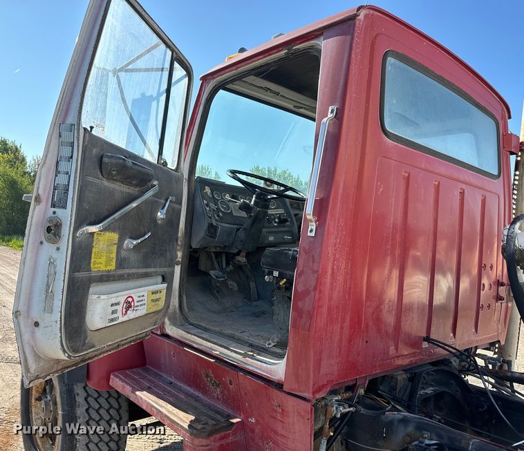 image for item DN3247 1989 Ford LT9000 ready mix truck