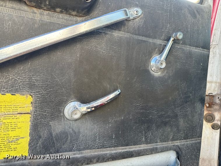 image for item DN3247 1989 Ford LT9000 ready mix truck