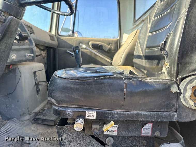 image for item DN3247 1989 Ford LT9000 ready mix truck