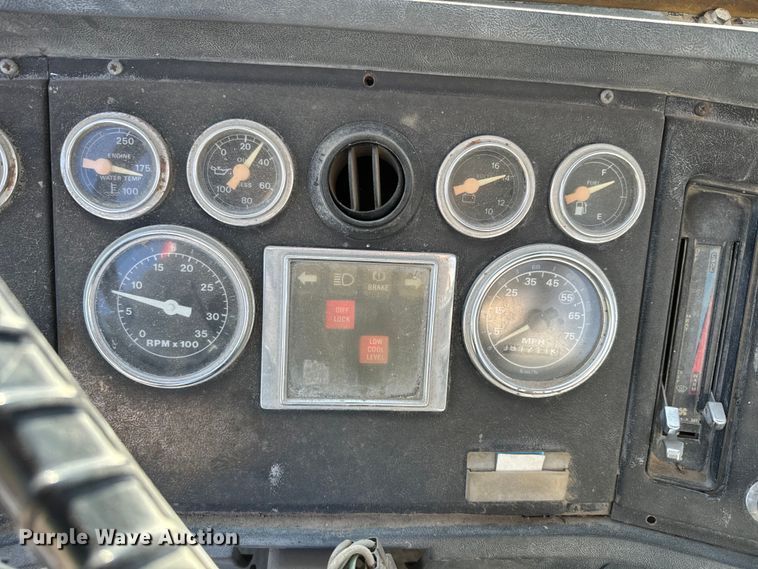 image for item DN3247 1989 Ford LT9000 ready mix truck