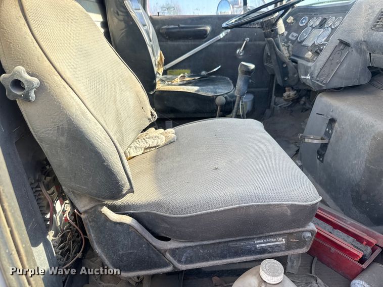 image for item DN3247 1989 Ford LT9000 ready mix truck