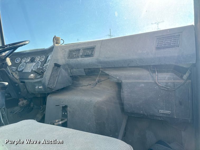 image for item DN3247 1989 Ford LT9000 ready mix truck