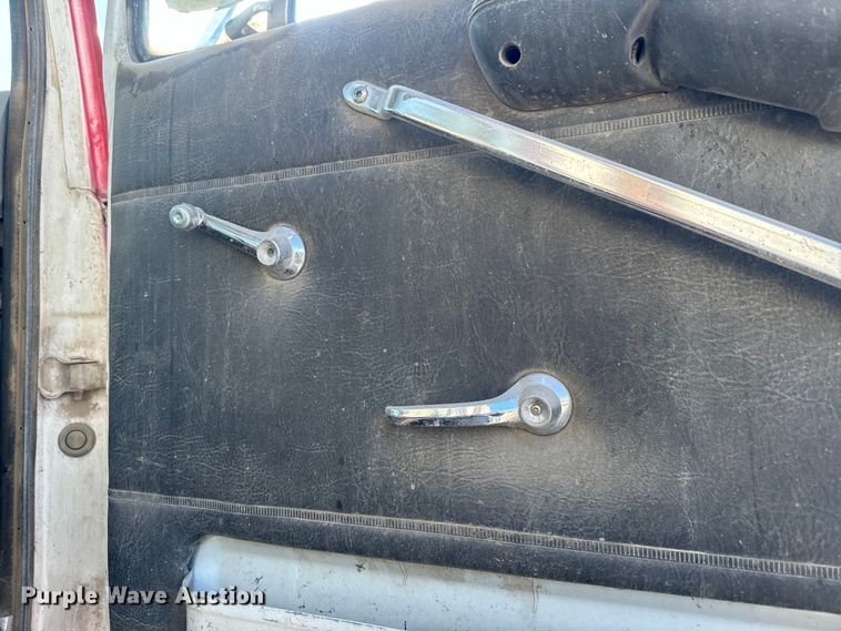 image for item DN3247 1989 Ford LT9000 ready mix truck