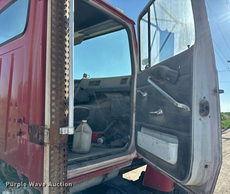 image for item DN3247 1989 Ford LT9000 ready mix truck