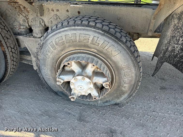 image for item DN3247 1989 Ford LT9000 ready mix truck