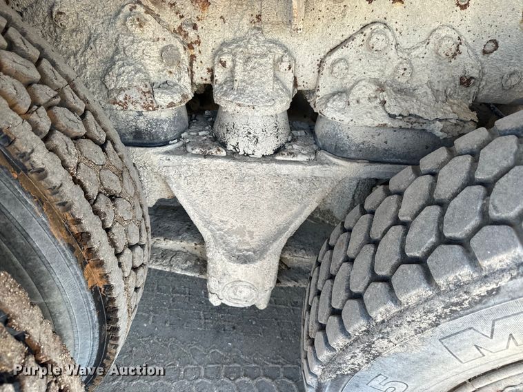 image for item DN3247 1989 Ford LT9000 ready mix truck