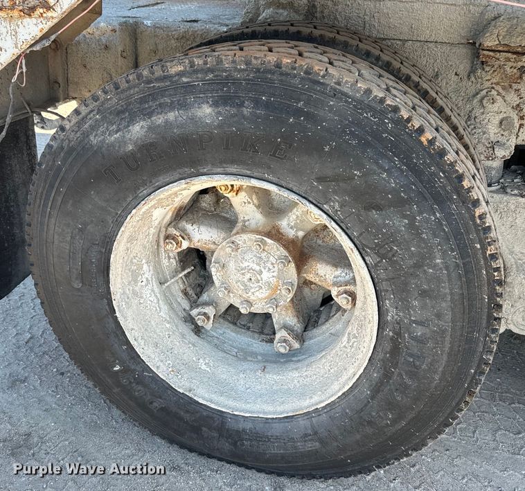 image for item DN3247 1989 Ford LT9000 ready mix truck