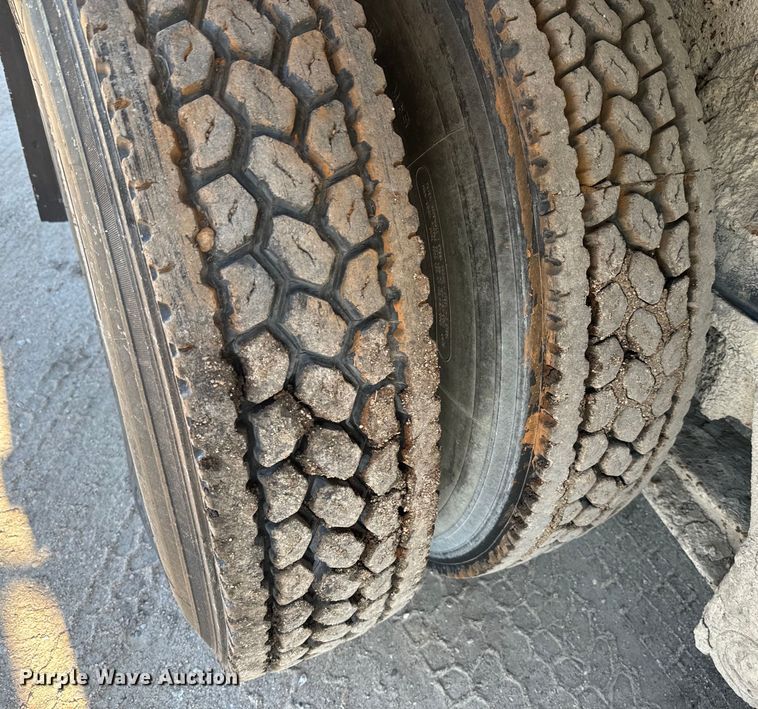 image for item DN3247 1989 Ford LT9000 ready mix truck