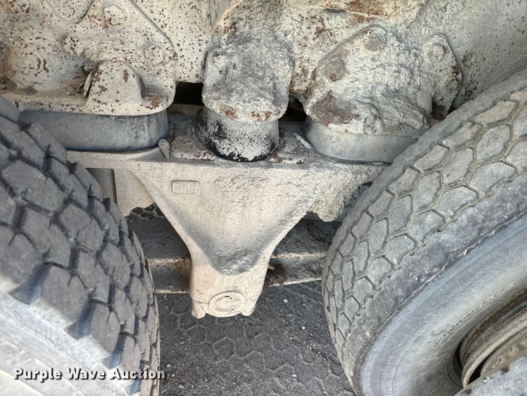 image for item DN3247 1989 Ford LT9000 ready mix truck