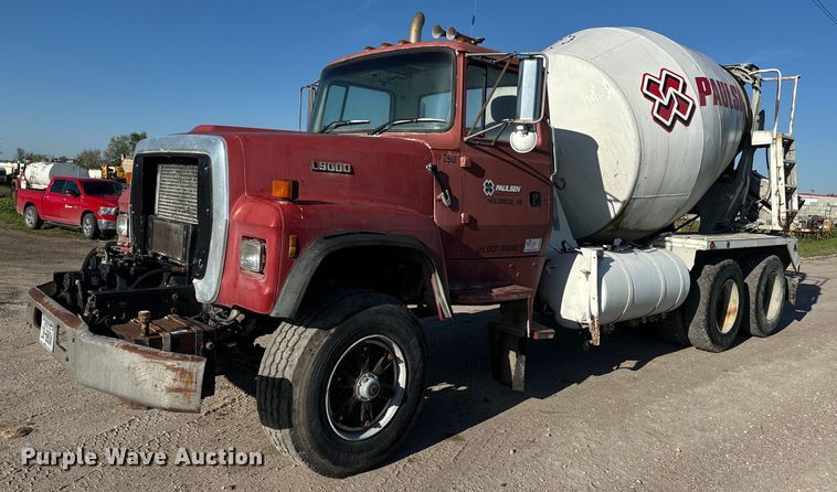 image for item DN3248 1995 Ford LT8000 ready mix truck