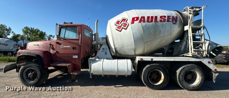 image for item DN3248 1995 Ford LT8000 ready mix truck