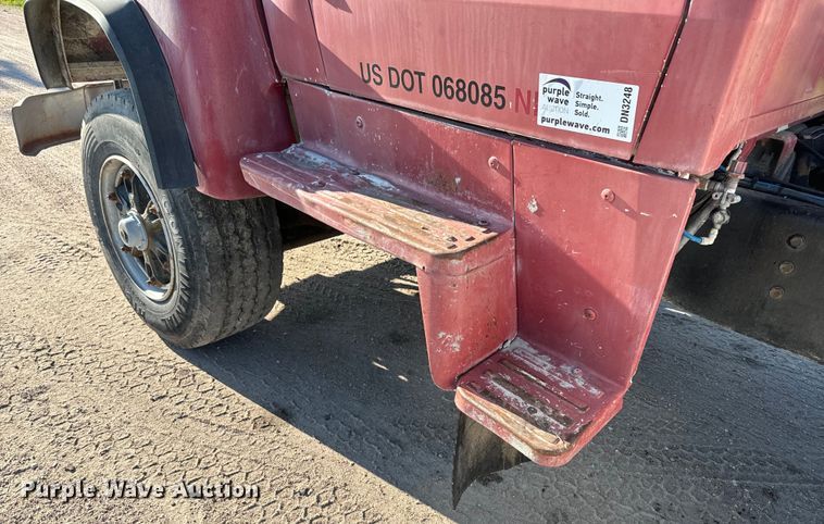 image for item DN3248 1995 Ford LT8000 ready mix truck