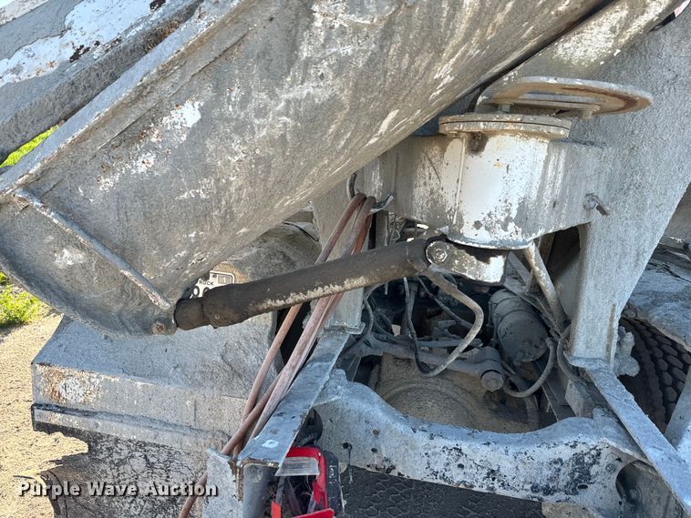 image for item DN3248 1995 Ford LT8000 ready mix truck