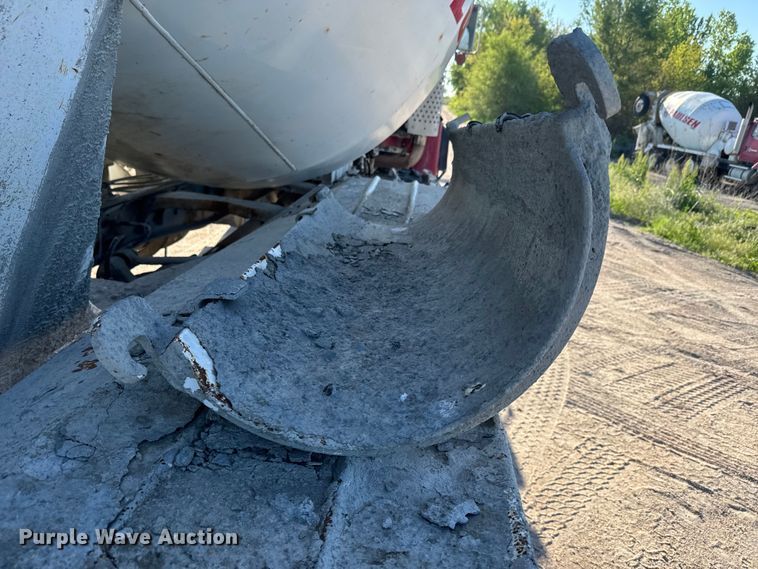 image for item DN3248 1995 Ford LT8000 ready mix truck