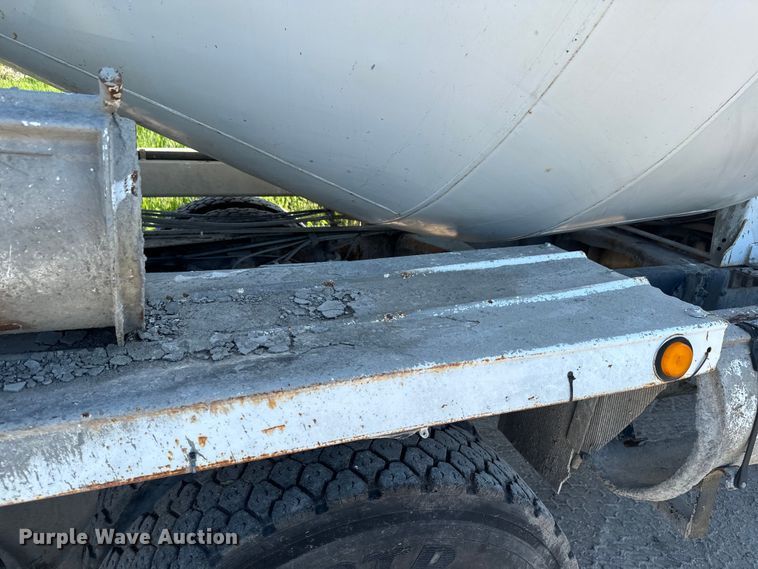 image for item DN3248 1995 Ford LT8000 ready mix truck