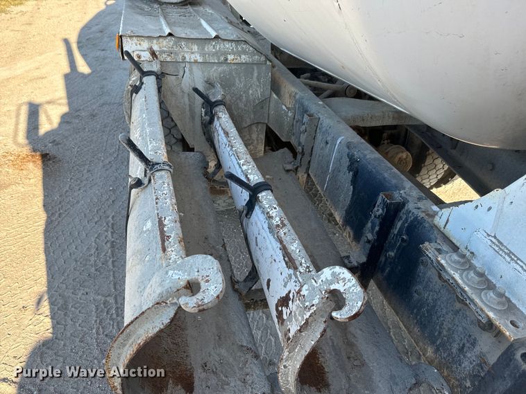 image for item DN3248 1995 Ford LT8000 ready mix truck