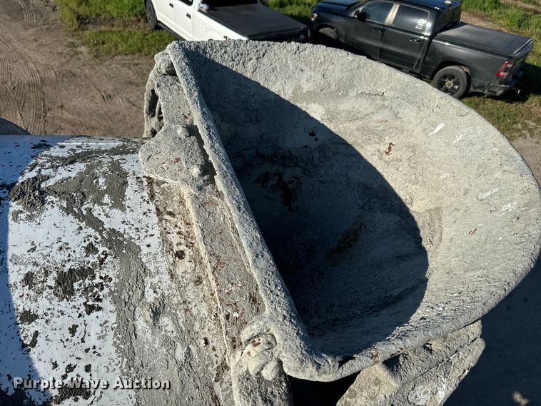 image for item DN3248 1995 Ford LT8000 ready mix truck