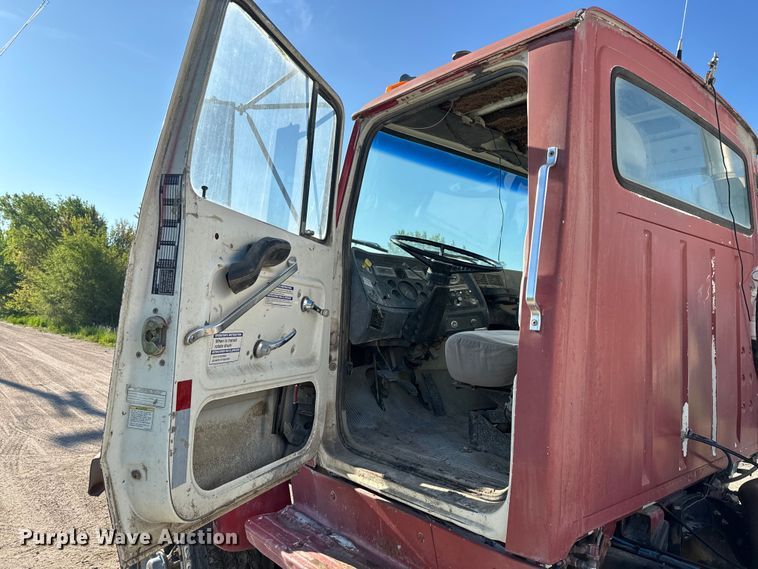 image for item DN3248 1995 Ford LT8000 ready mix truck