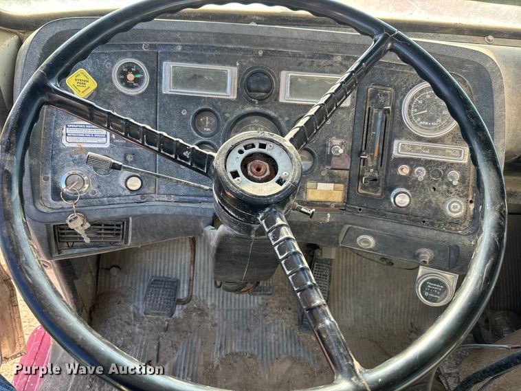 image for item DN3248 1995 Ford LT8000 ready mix truck