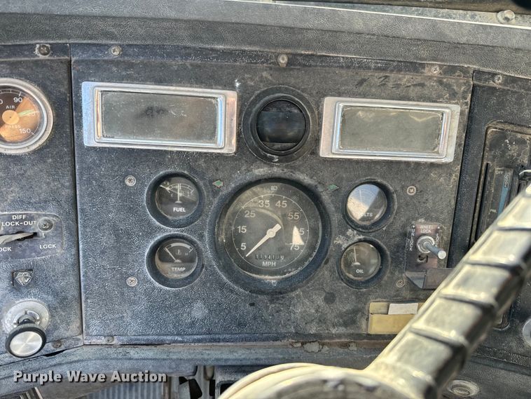 image for item DN3248 1995 Ford LT8000 ready mix truck